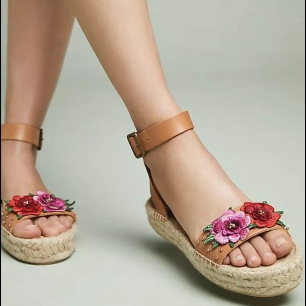 Anthropologie tan Leather Flower Wedge Sandal 10 - Picture 1 of 7